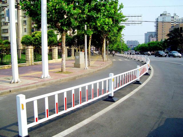 市政道路护栏生产与道路机动车辆协同发展的战略意义